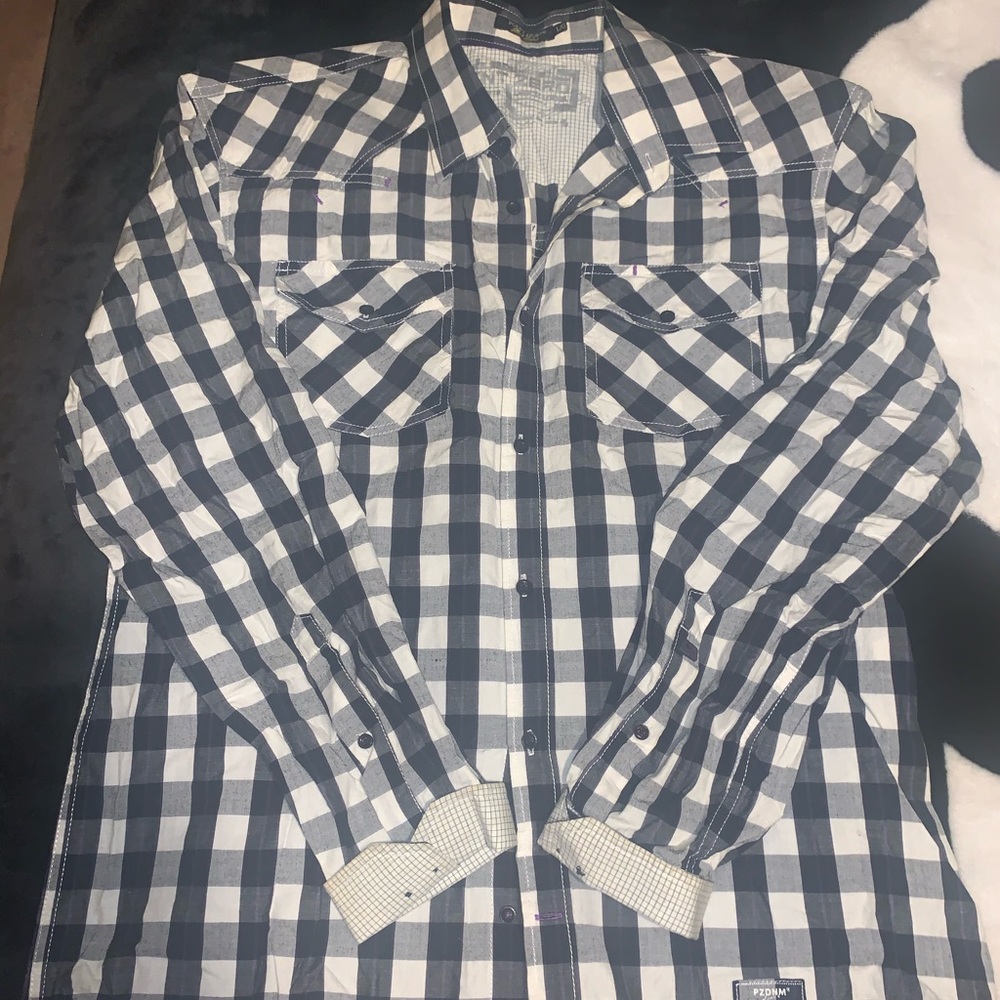 Men’s black and white checkered button up shirt